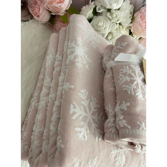Arctic Holiday 6 Pc White SNOWFLAKE PINK Christmas Bath & Hand Towel Set NWT - Picture 4 of 9
